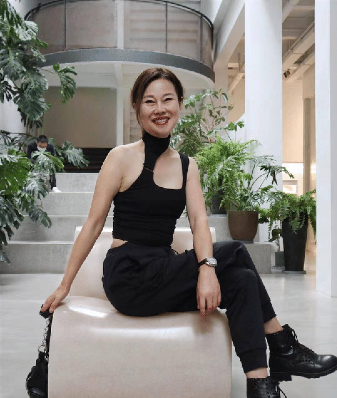 阿姨惊艳到:穿衣年轻,发型时尚,到老都没有大妈感_颜色_妈妈_中老觋
