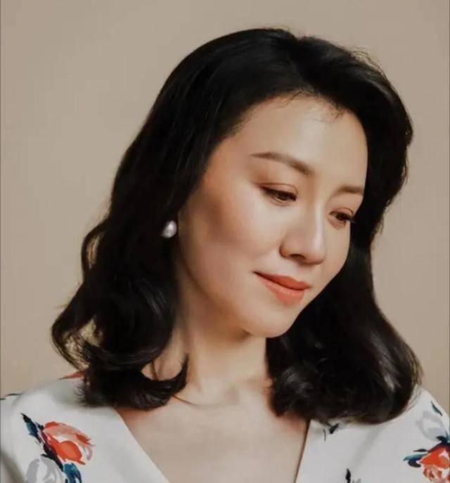 "大娘子"刘琳,被名导抛弃后,相亲嫁平凡丈夫,49岁被宠成公主_小角色