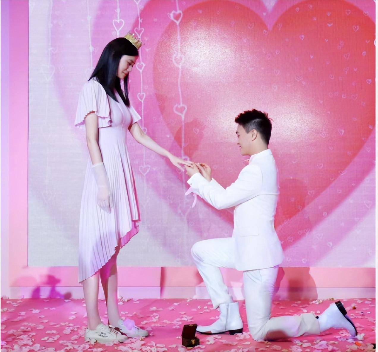 奚梦瑶结婚4年后,生活让人意外:原来,我们都被何猷君骗了_网友_豪门