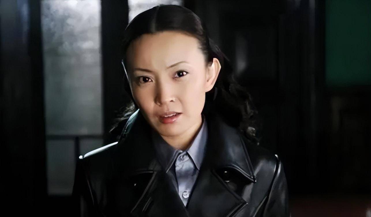 她曾是央视主持,被传是张嘉译前妻,低调嫁富商,47岁仍风韵犹存_刘威葳