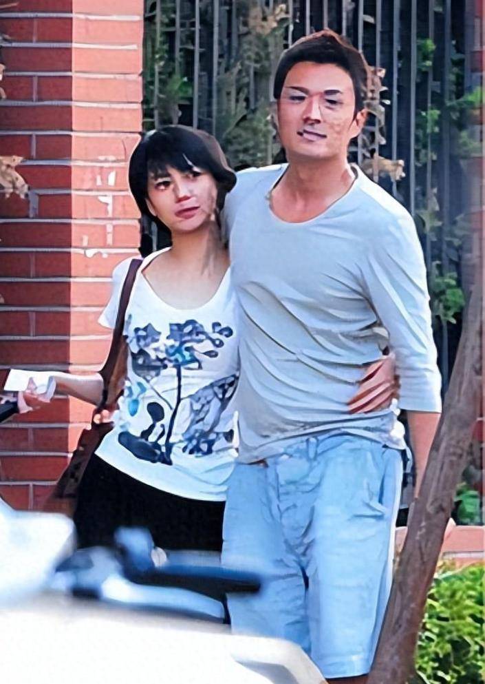 与高圆圆分手,12年不谈恋爱没有绯闻,47岁娶旺夫妻子后爆红_于小伟