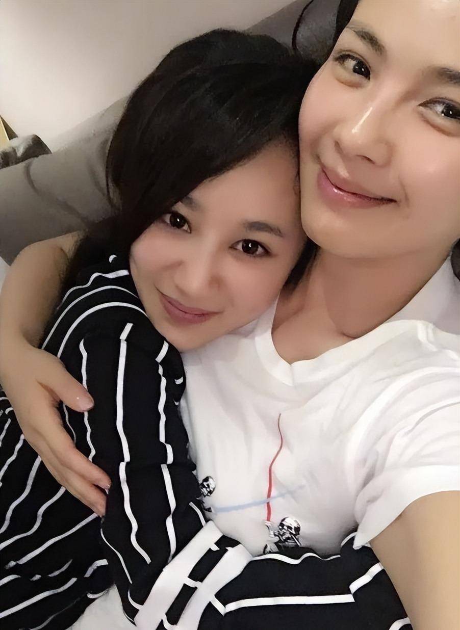 与此同时,杨紫工作室还发布了一些老板生日的美照,美得让人忍不住去