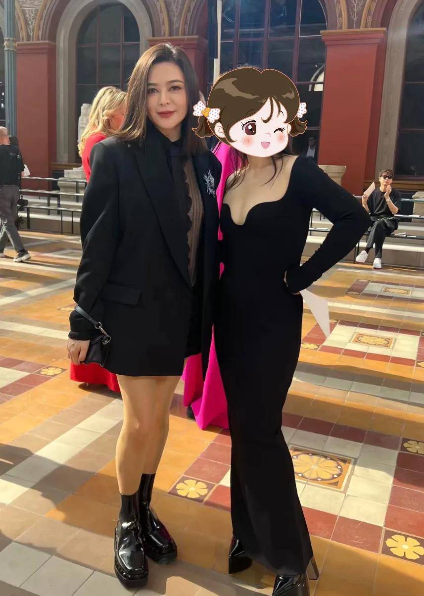 关之琳现身街头,穿西装露光腿超前卫,而且膝盖一点皱纹都没有!