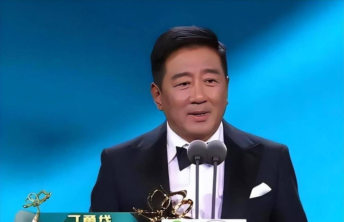丁勇岱:对赵雪华一见钟情,相爱37年零绯闻,如今儿子成唯一心病_丁岱勇