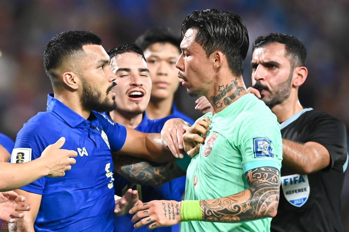 江湖传言当年蓝军切尔西曾邀请张琳芃前往蓝军试训.