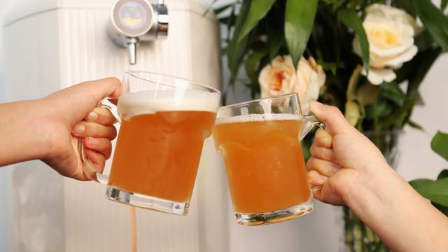 爱咕噜F1智能胶囊啤酒酿造机 完美酿造 尽情享受