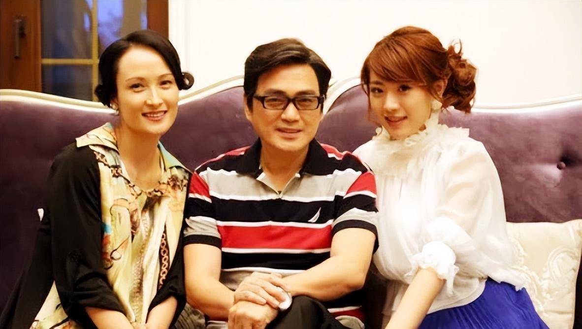 宗:能娶到糟糠妻是三生有幸,成名后把家里的三个女人宠成宝_汤镇业