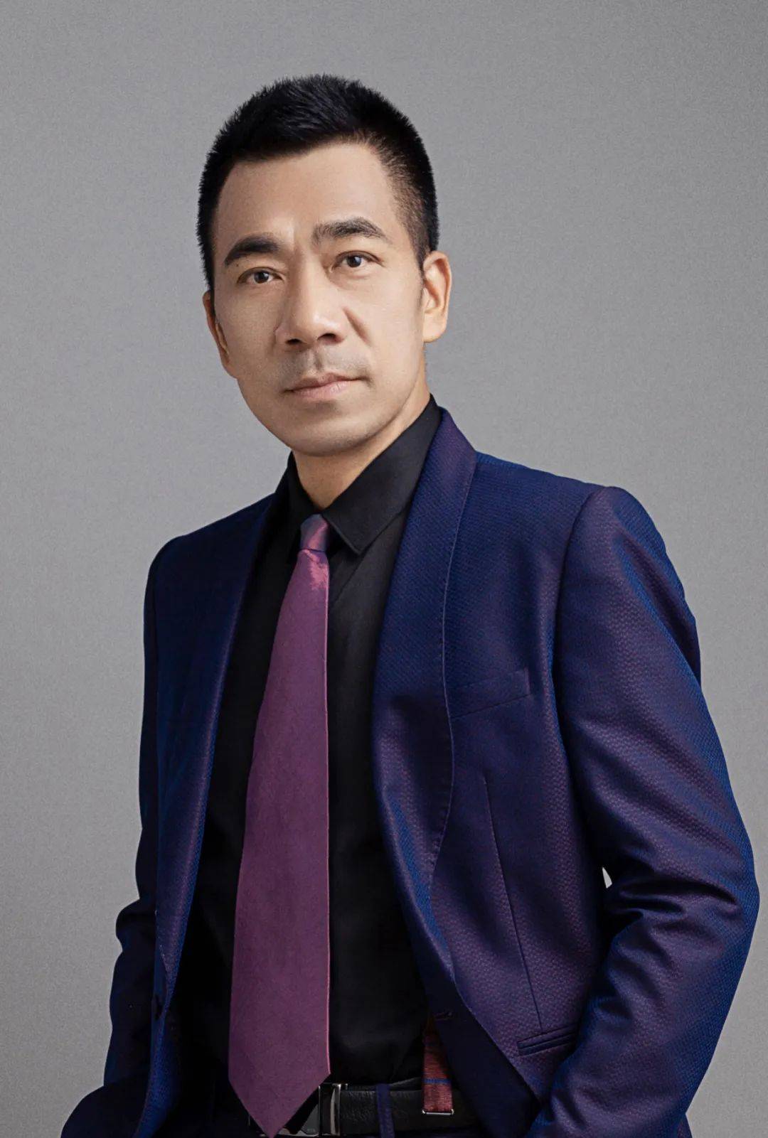 野蛮生长,第2年嘴唇发紫变厚,最后生长激素高到爆_霍峻峰_医生_电梯