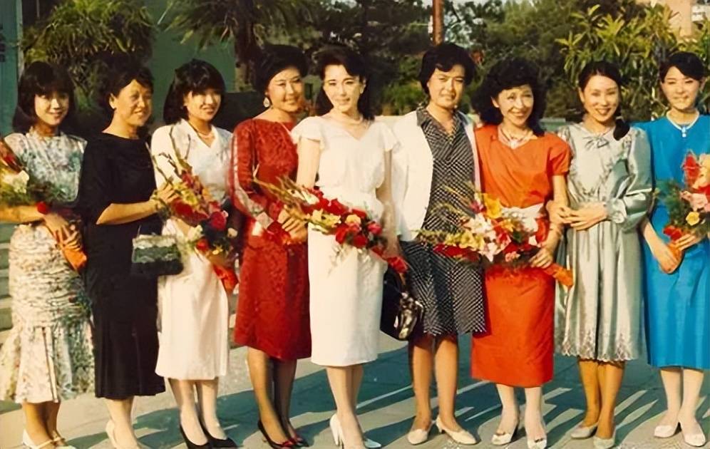 婚后,杨雅琴和丈夫迎来了生命中的另一位重要角色,可爱的女儿杨小洁.