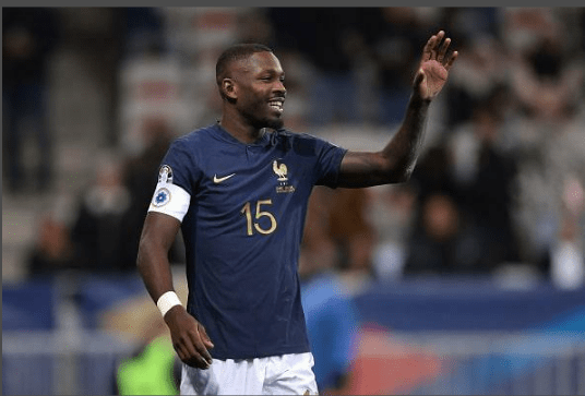 凭借在国际米兰的表现,他很快成为了法国国家队的一号前锋_图拉姆