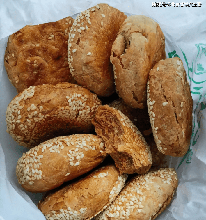 家门口的宝藏美食,鸦儿李记家的烧饼,北京人一吃就是二十多年!