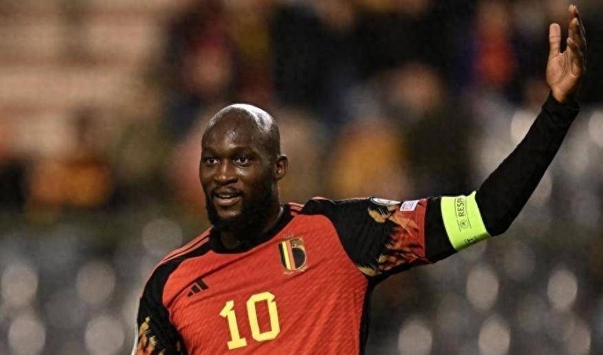 父亲:卢卡库应该去沙特拿4500万欧年薪;他完全不输哈兰德_比赛_罗杰