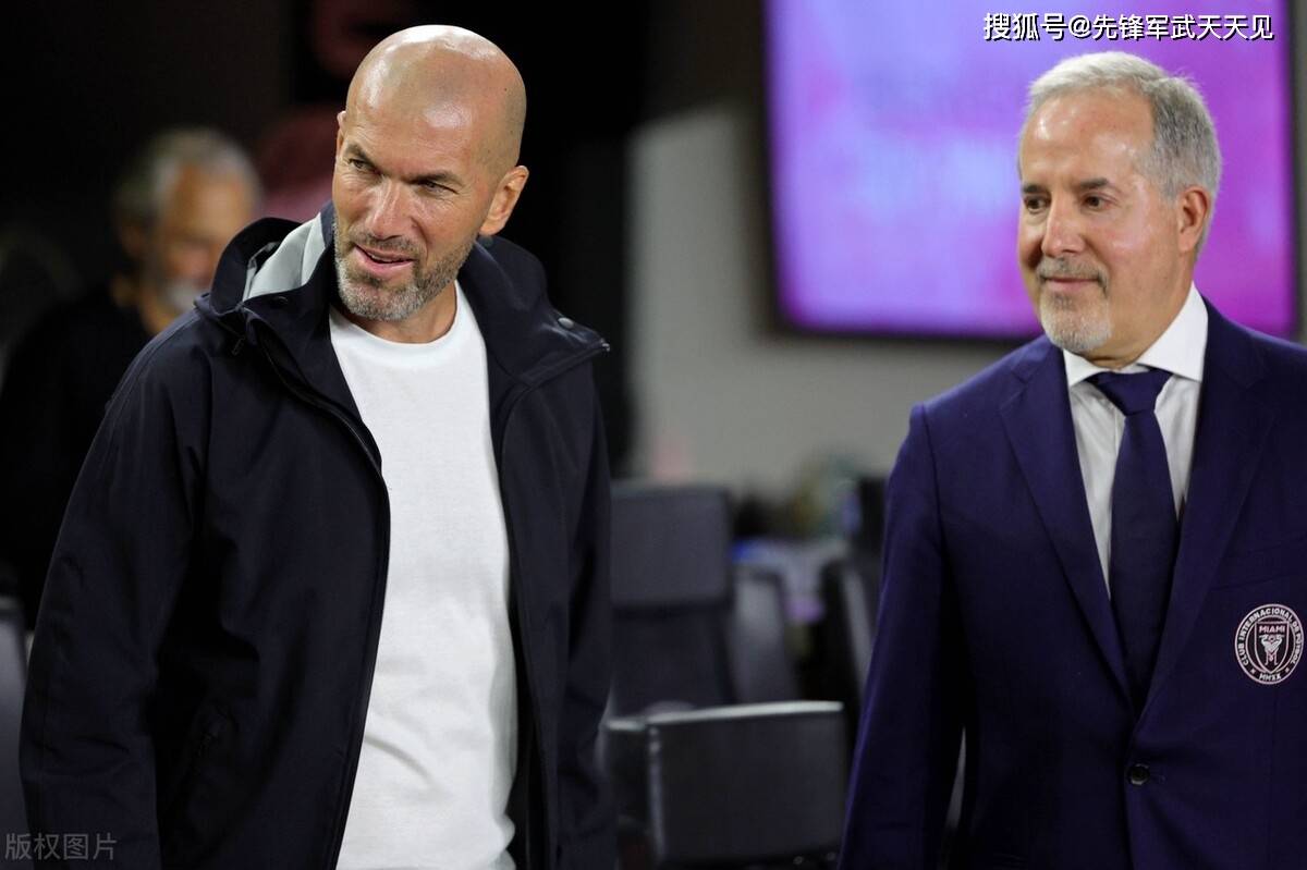 齐达内重聚皇马双子星落空,曼联叫停内部争论,滕哈格站上前台或加速