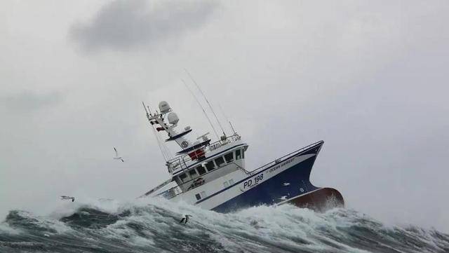 海难纪实篇:大舜号海难,船长与船同沉,男人为妇孺打开逃生之路_乘客