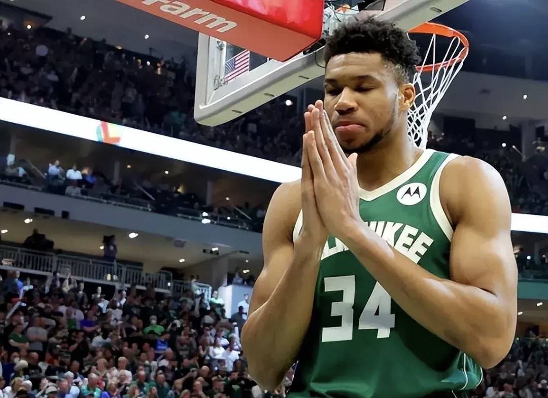 nba :逆转未果,雄鹿队惜败绿军,利拉德27分,字母哥21分13篮板_助攻