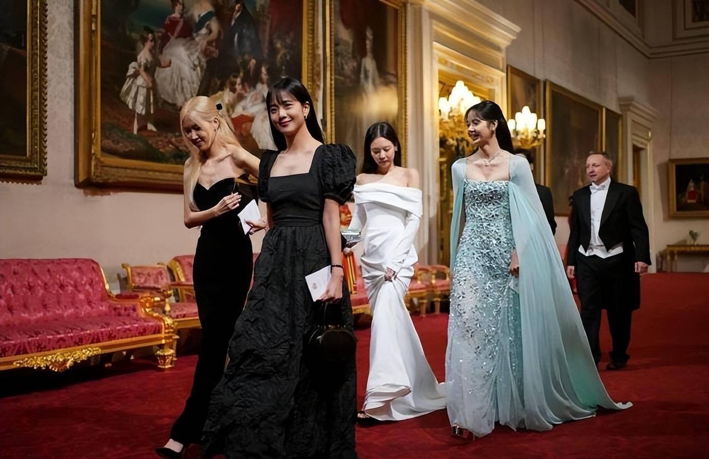 眼界的是,凯特王妃还为母亲伊丽莎白女王解锁了斯特拉斯莫尔玫瑰王冠