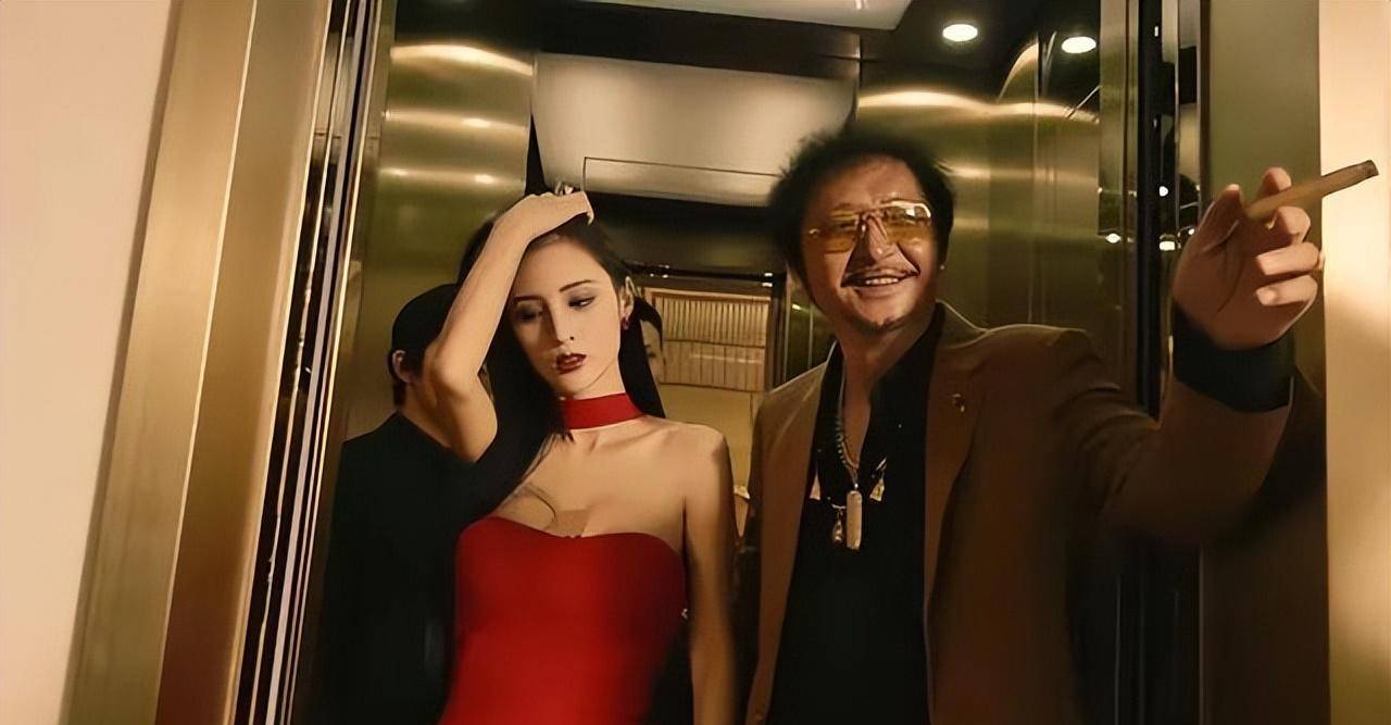 什么女儿误入电诈窝点,父亲全力疯狂反击,最终父女团聚,正义之光得以