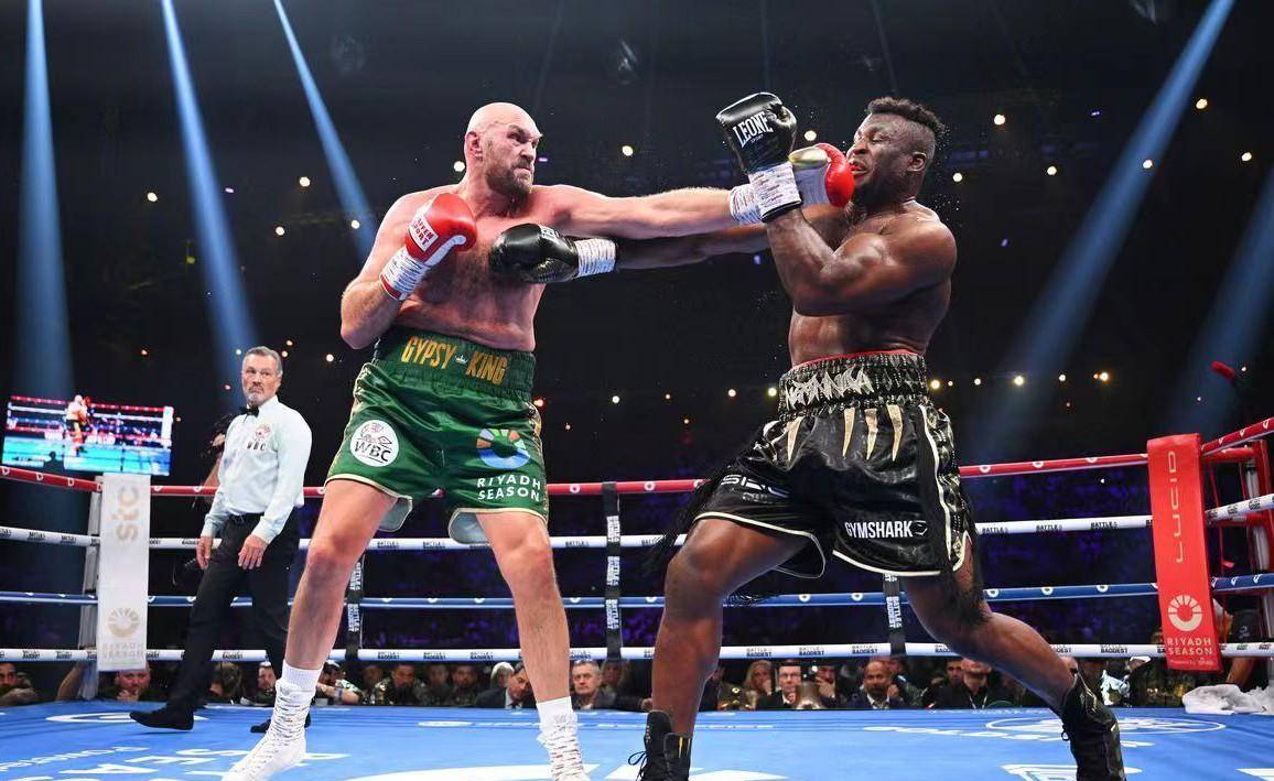 拳王富里推广人"正式确定":2024年将与纳干诺进行二番战_西克_沃伦