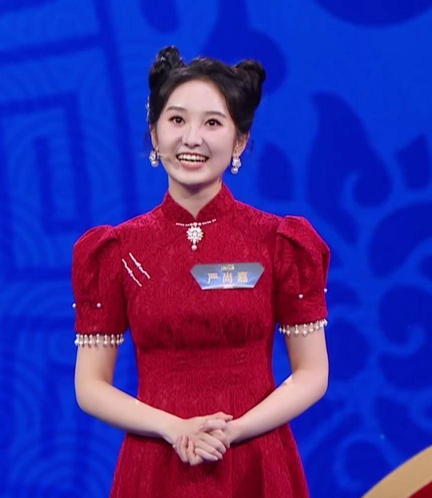 女主持惊艳到了,好身材遮不住,一双"漫画腿"很吸睛_比赛_刘馨月_心悦