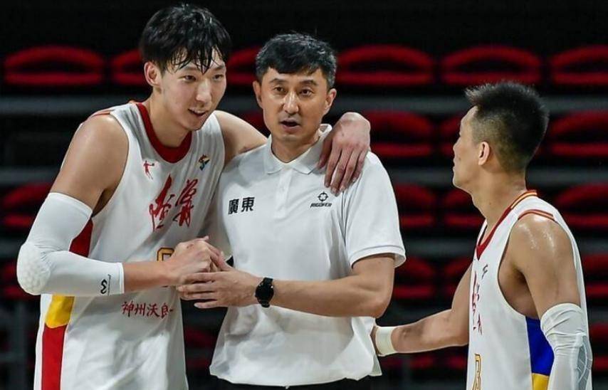 朱芳雨选出5人,胡明轩上榜,特鲁姆普郭艾伦无缘,杜锋亮出王牌_周琦