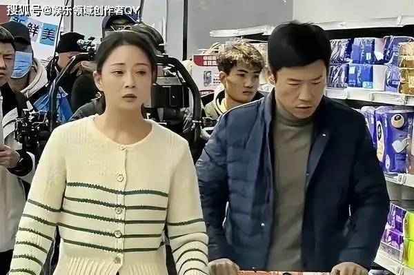 殷桃与王骁北京商场购物照暻光,殷桃身材发福引发热议_网友_实力派