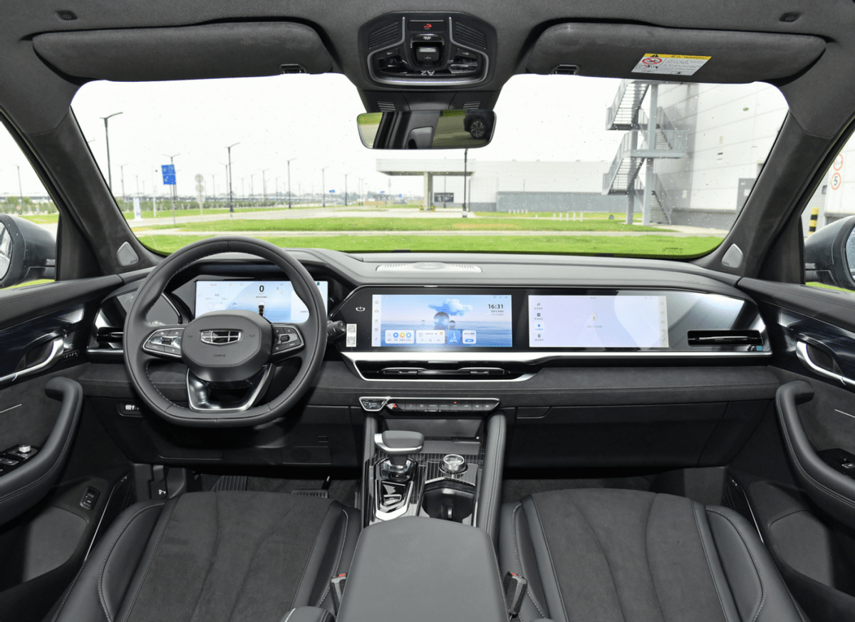 磨砂灰车色高级感拉满,到底是谁在开24款星越l?