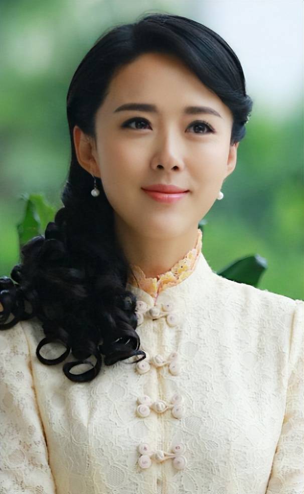 演员颜丹晨:嫁小4岁同行,44岁高龄生子,如今幸福美满_表演_艺术_梦想