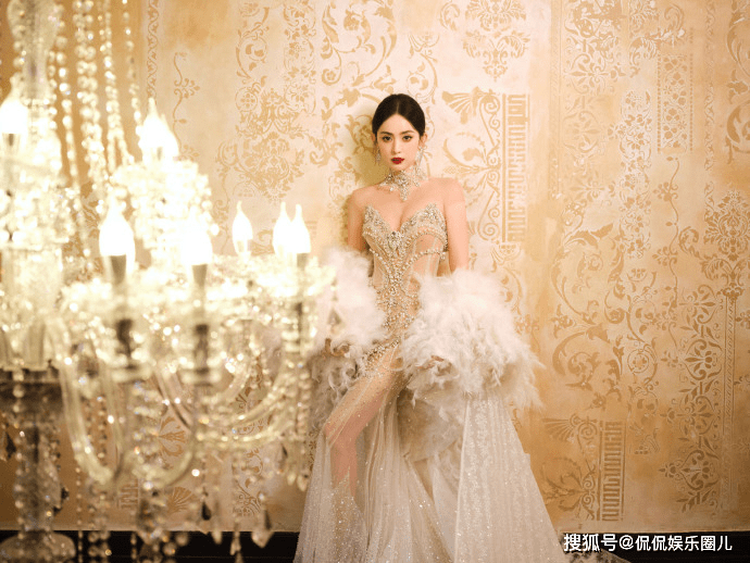 古力娜扎vogue红毯秀,透视礼服裙太性感了!_演技_演艺_时尚
