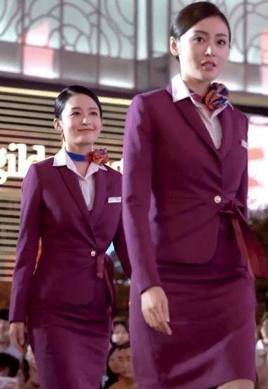 李沁和张天爱同穿空姐服,走路扭胯那一刻,谁身材更好一目了然
