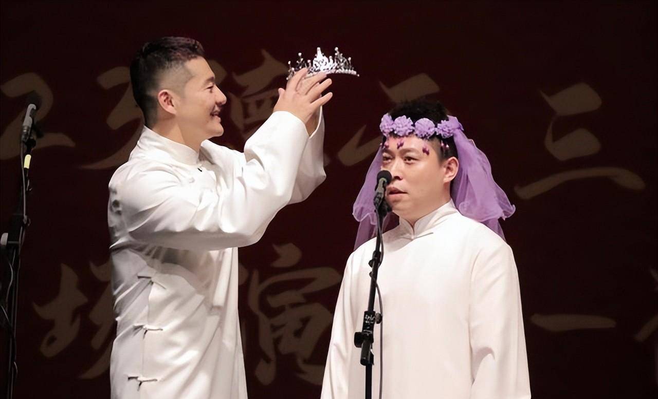 德云社李鹤东迎来35岁生日,搭档谢金凌晨送祝福,晒照引网友热议