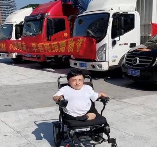 瓷娃娃李喜梅:80厘米嫁180老公,没钱被抛弃后又成公司总裁_沈阳_直播