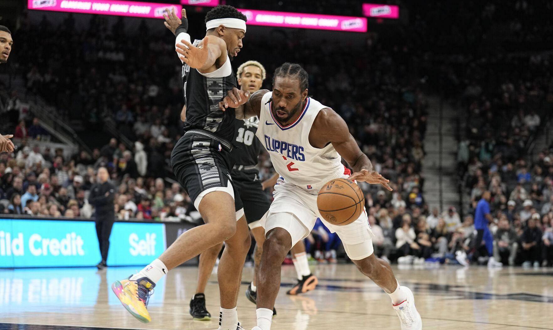 nba常规赛:快船3连胜送马刺10连败 四巨头74分文班22 15_莱昂纳德_亚