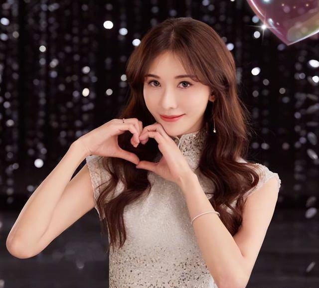 下嫁日本的林志玲真是一言难尽,不穿"内衣"照片,满屏都是尴尬_争议