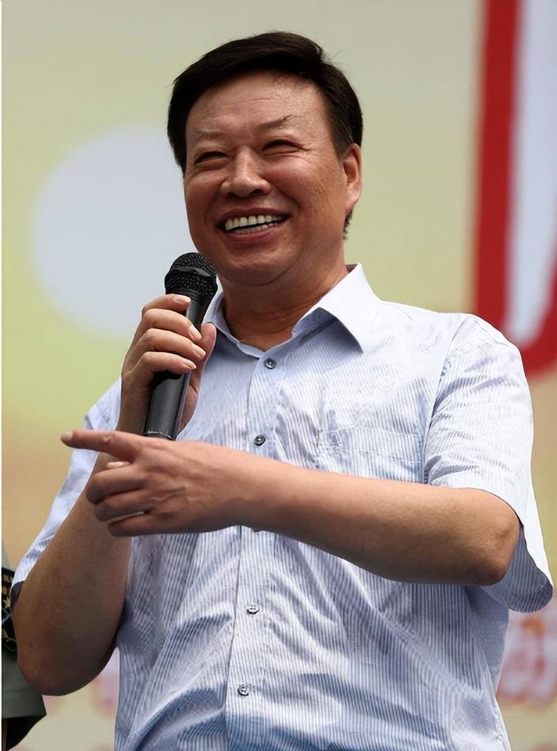 从春晚爆红到销声匿迹,靠着小品出名的魏积安,为何突然消失了?