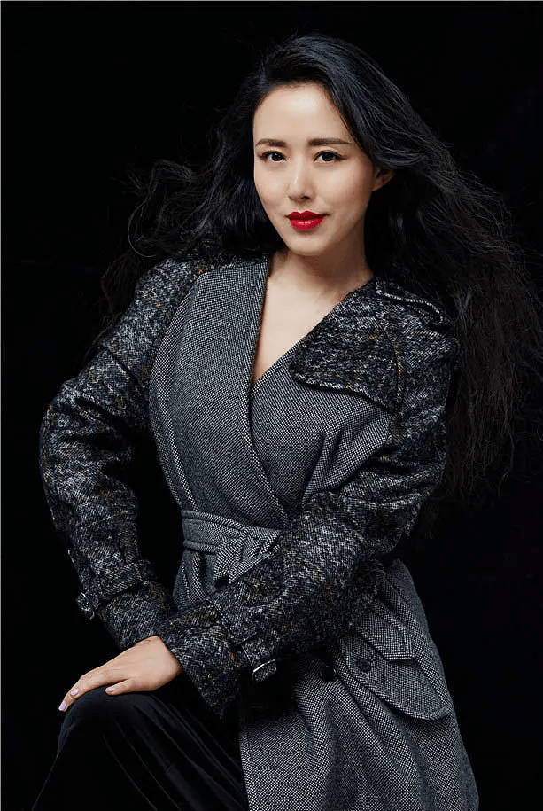 演员颜丹晨:嫁小4岁同行,44岁高龄生子,如今幸福美满_表演_艺术_梦想