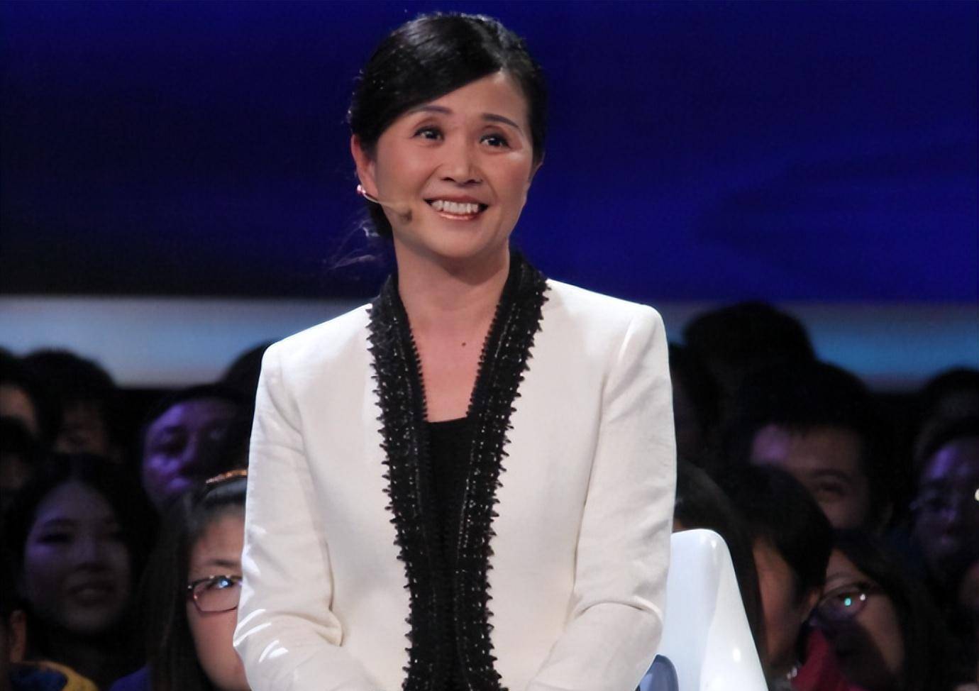 这还是《非诚勿扰》里的黄菡?时隔7年再次亮相,却判若两人