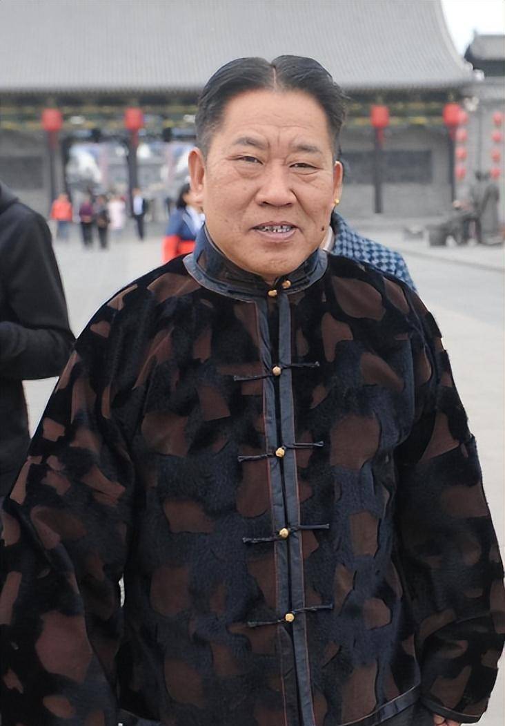 央媒点名杜旭东祝福视频,35年兵龄却没有做好榜样_角色_网友_反派