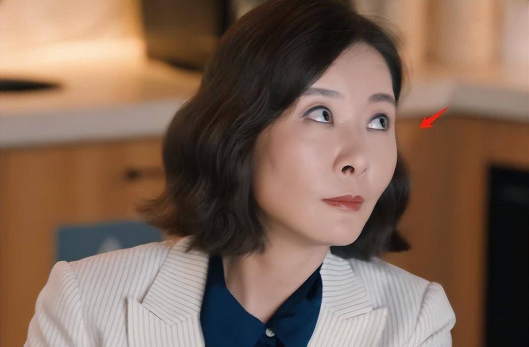 剧中饰演柯兰的演员长得像——而柯蓝则是这样的——柯蓝和蒋欣得分