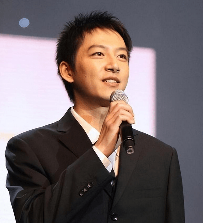 央视著名主播胡悦鑫:出道即王炸,现在婚姻成谜_艾楚怡_新闻_工作