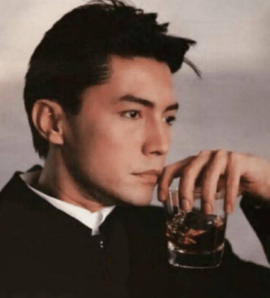 上一次(1990年)中国人被《人物》评为世界最美50张面孔之一的是尊龙