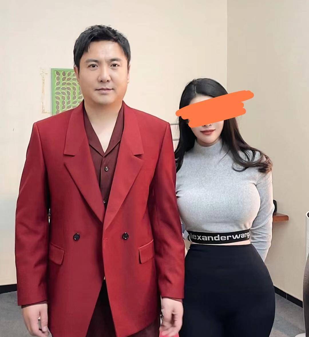 曝二字影帝在ktv卫生间出轨嫩模,胡军,沈腾,均躺枪_阿飞_靳东_孩子