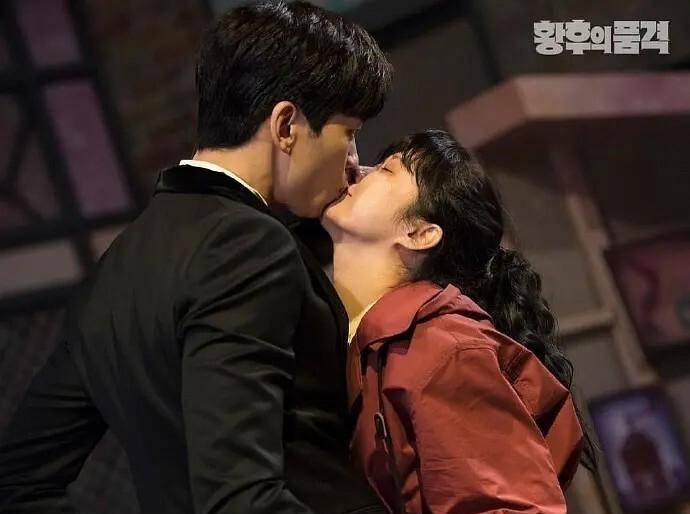 《penthouse》,由张娜拉,崔振赫,申成禄,李伊利亚,申恩庆,尹素伊主演