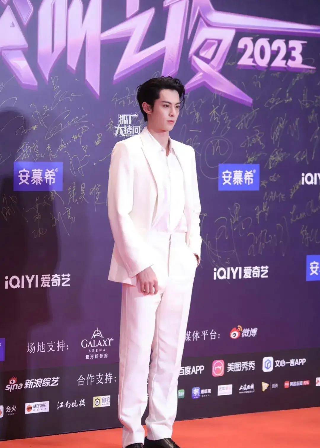 25娱乐瓜:王一博任嘉伦张颂文刘诗诗金晨宋轶许凯景甜王鹤棣_造型