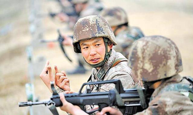 为营长,与战士一起摸爬滚打,带领全营成为全军尖兵_韩庆波_军人_军事