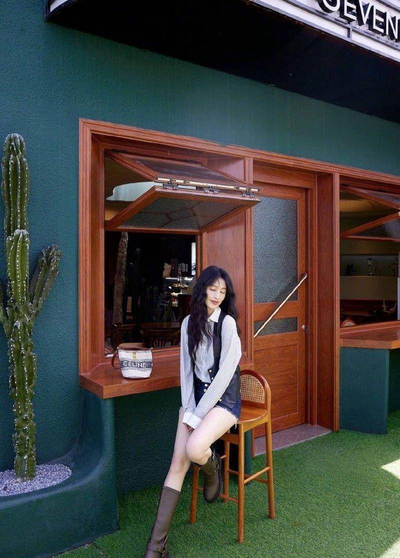 时尚女神张俪夏日写真:白衬衫 短裤 靴子完美大长腿_魅力_风格