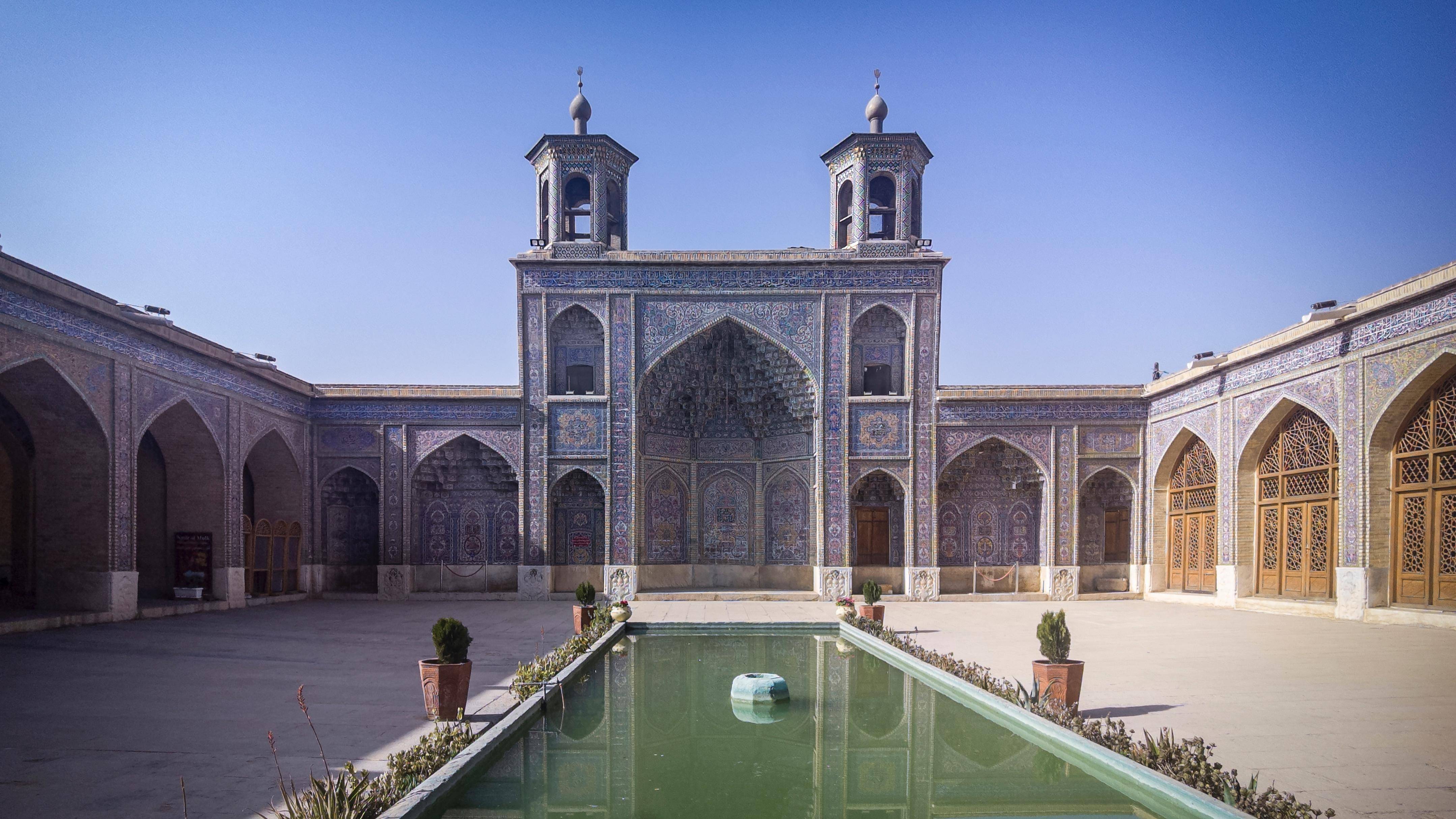 世界上唯二的粉红色清真寺,一座在马来西亚,另一座居然在沙漠中_莫克