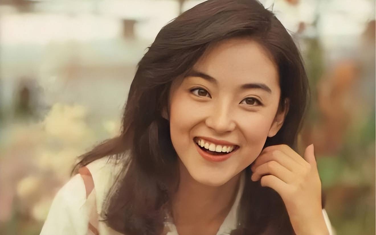 林青霞获金马奖终生成就奖,嫁入豪门退出影坛,还甘当别人的继母_邢李