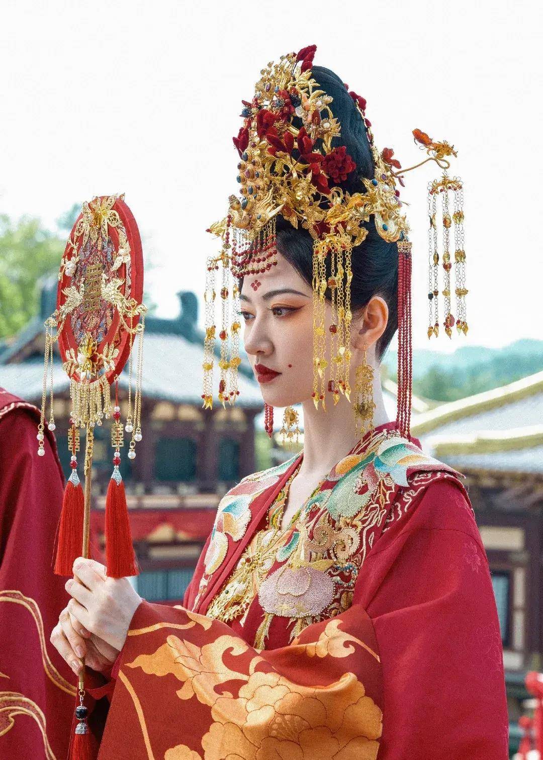 25娱乐瓜:王一博任嘉伦张颂文刘诗诗金晨宋轶许凯景甜王鹤棣_造型