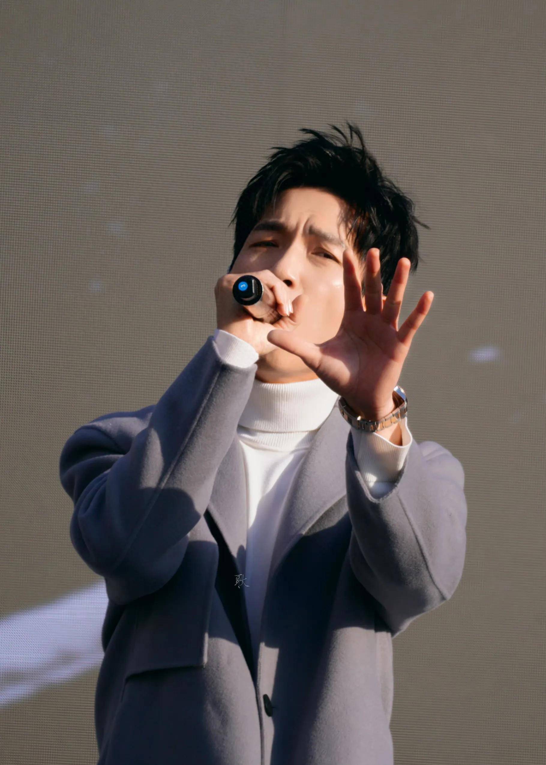 陈楚生赴晋中参加活动 人气爆棚 声音开口跪 无缝衔接《声生不息》_演