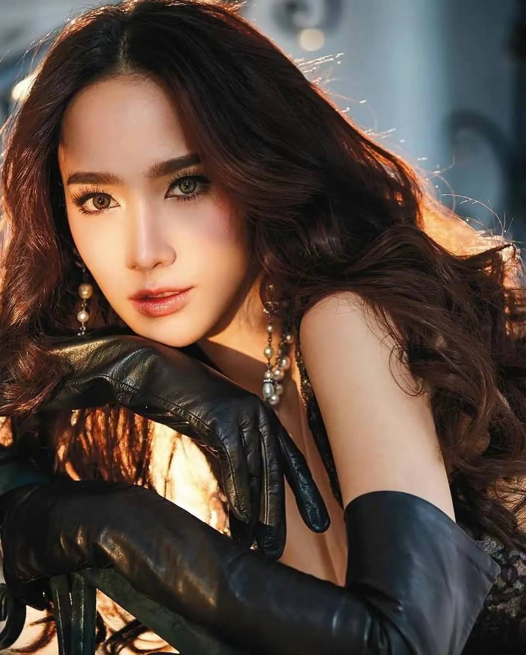 砂楚和aff作为泰国娱乐圈无可替代的女明星,展现出了泰国女性的独特